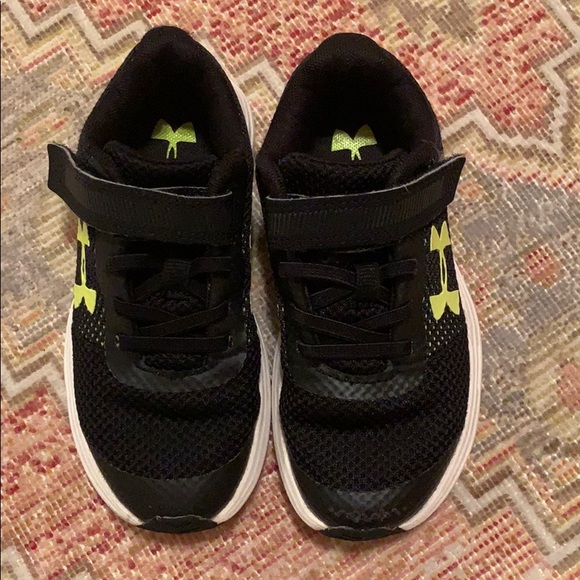 boys running shoes size 2